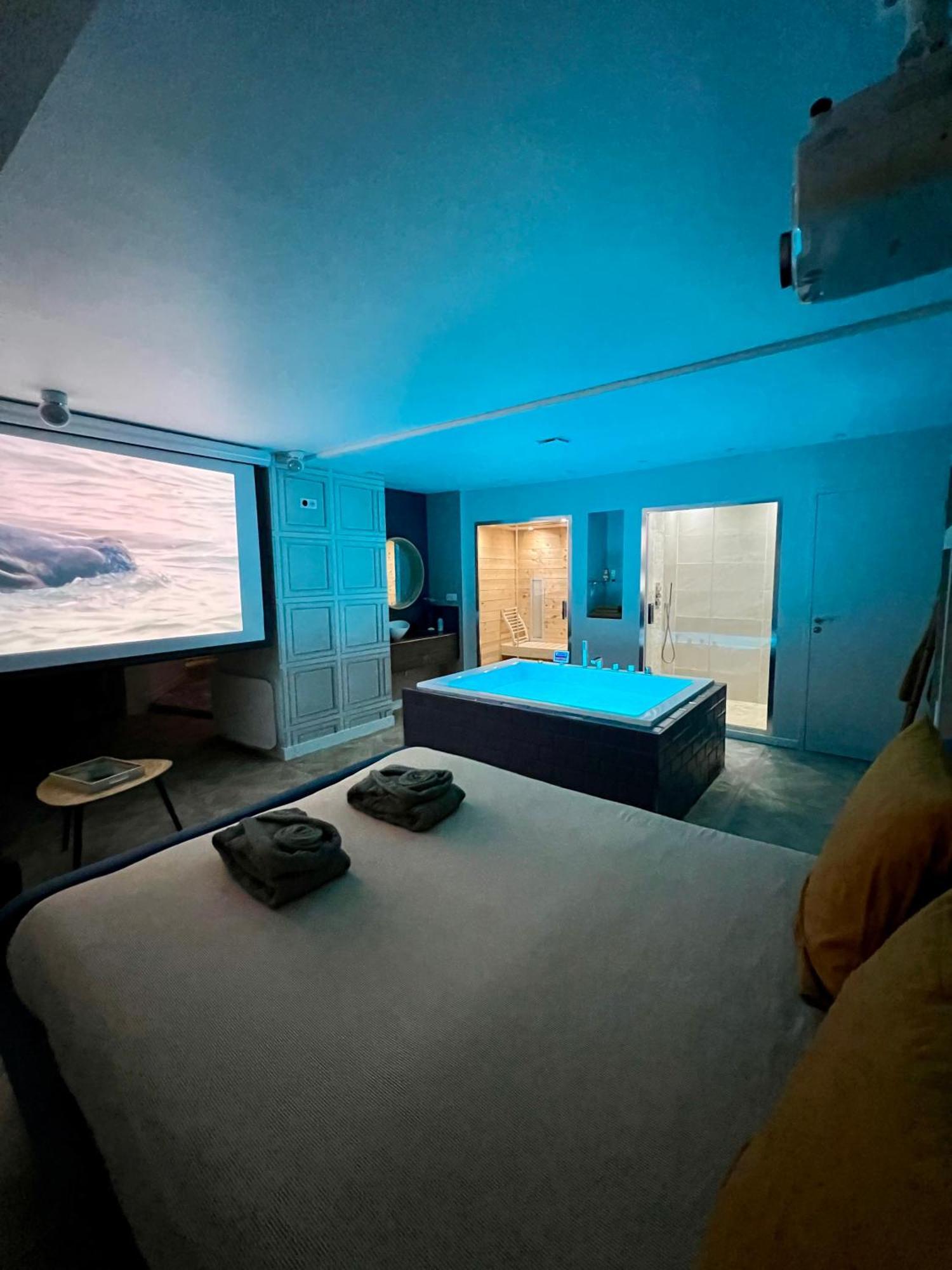 Avec Jacuzzi Sauna & Cinema - Nid D'angers *